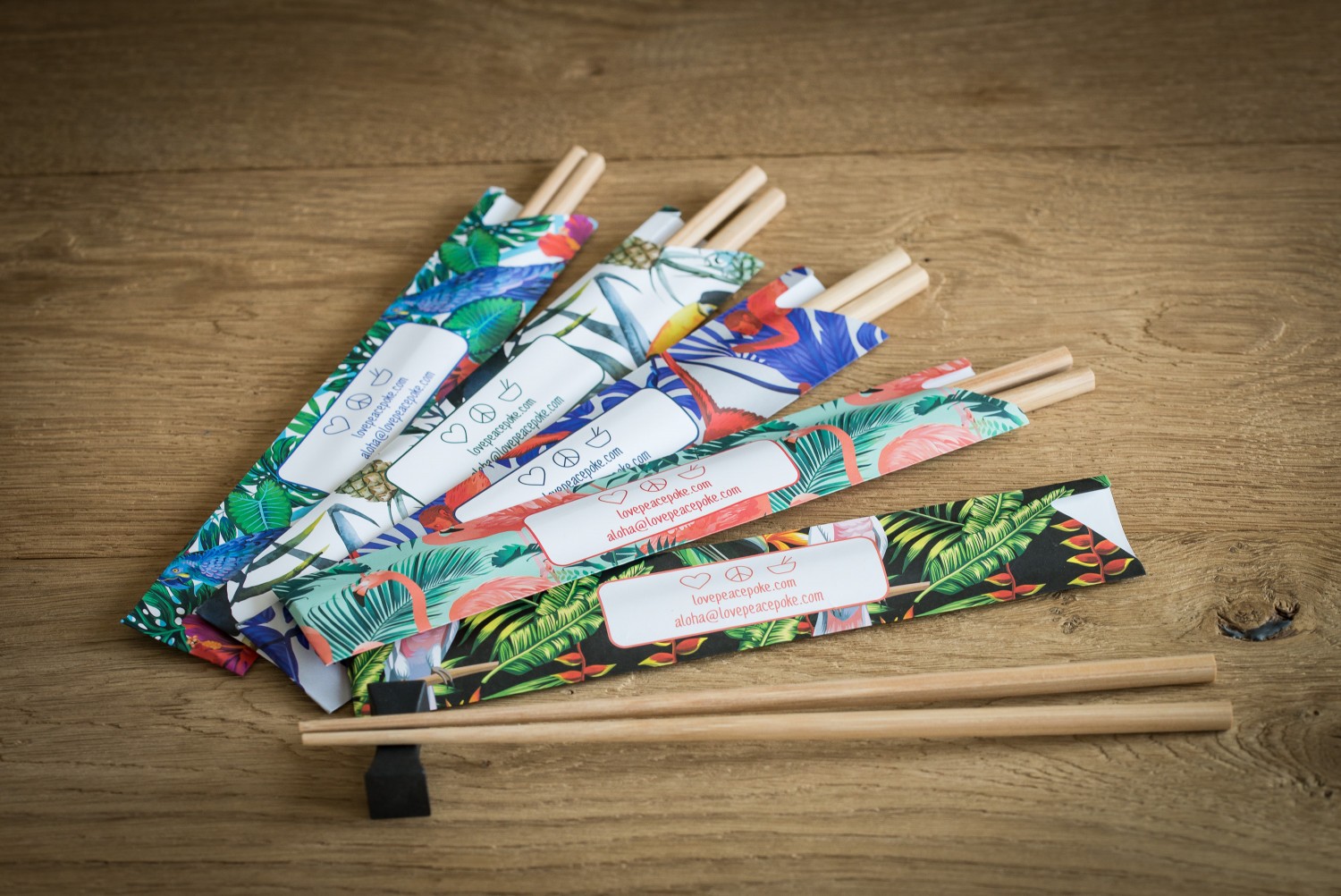 chopsticks in colorful, 4c printed paper sleeve for lovepiecepoke in Vienna chopsticks in colorful, 4c printed paper sleeve for lovepiecepoke in Vienna