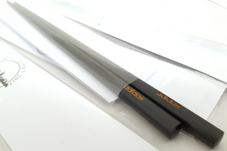 gravierte Chopsticks für adidas Bambusstäbchen mit Gravur für adidas