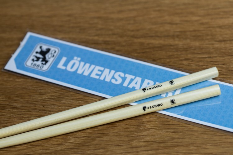 Chopsticks als Merchandising Artikel - TSV1860 München anlässlich der Verpflichtung von Yuya Osako 2014 Chopsticks als Merchandising Artikel - TSV1860 München anlässlich der Verpflichtung von Yuya Osako 2014