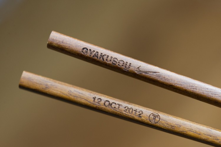 gravierte Holzstäbchen für ein Launchevent von Nike