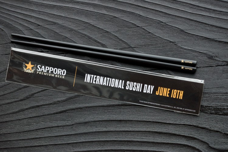 black chopsticks with logo engvraving for SAPPORO - promoting the international Sushi day
